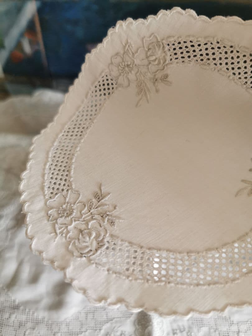 アンティーク桜刺繍ドイリー シュバルム透かしローズステッチ マディラ刺繍レースα