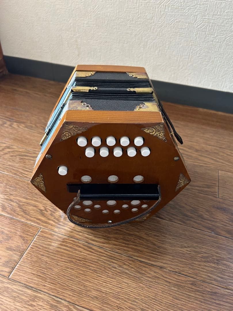 コンサーティーナ