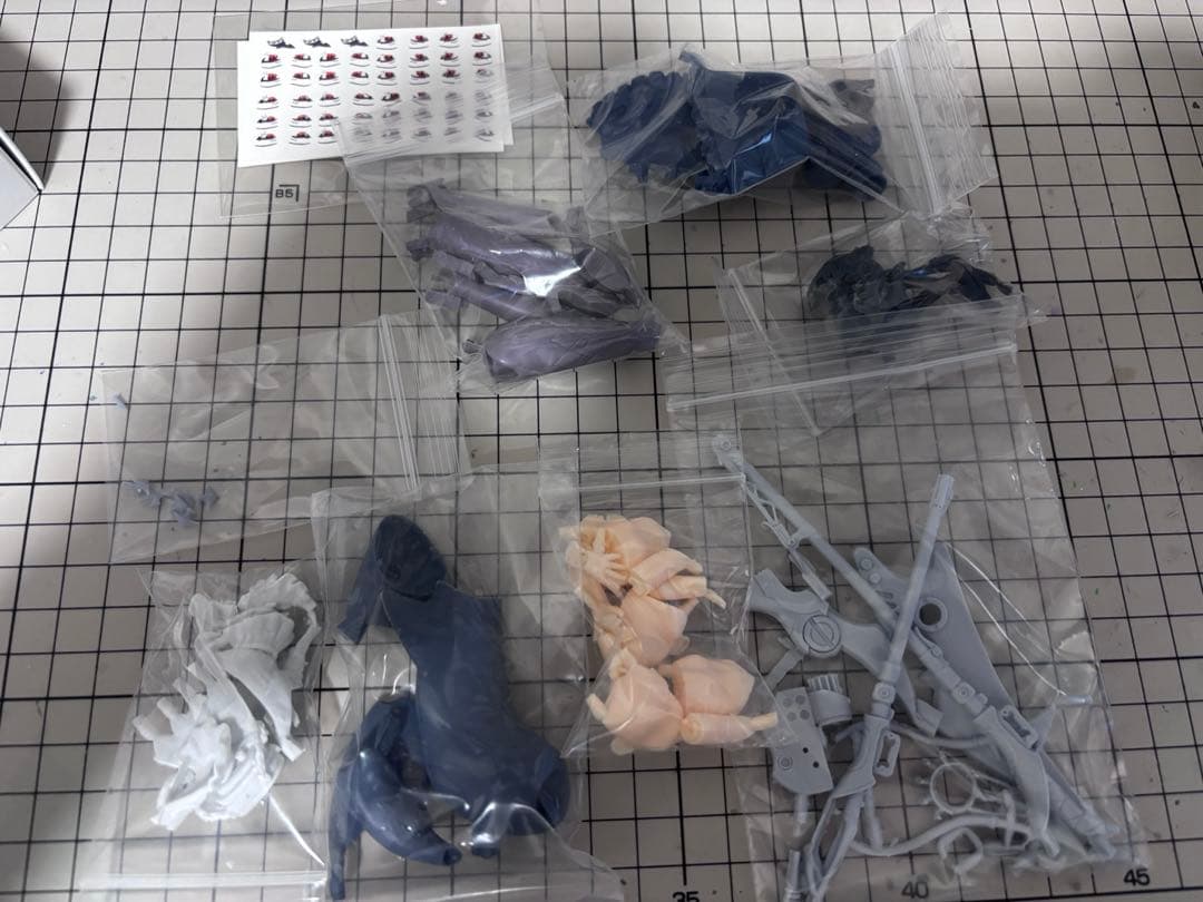 エレン ジョー　 可動カラーレジン　フィギュア