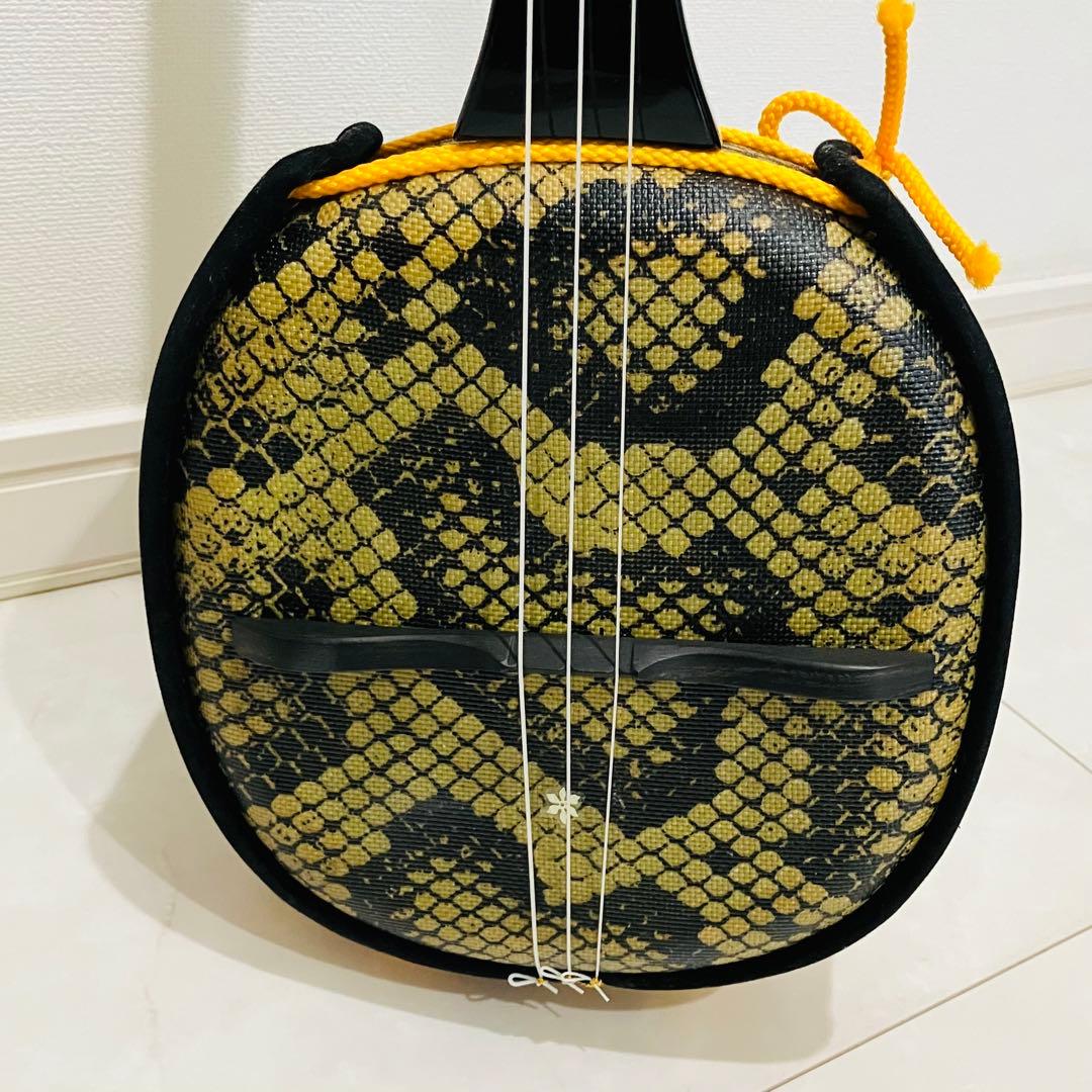 沖縄 三線 特上 人工皮革 蛇柄 ソフトケース 三味線 付属品付き