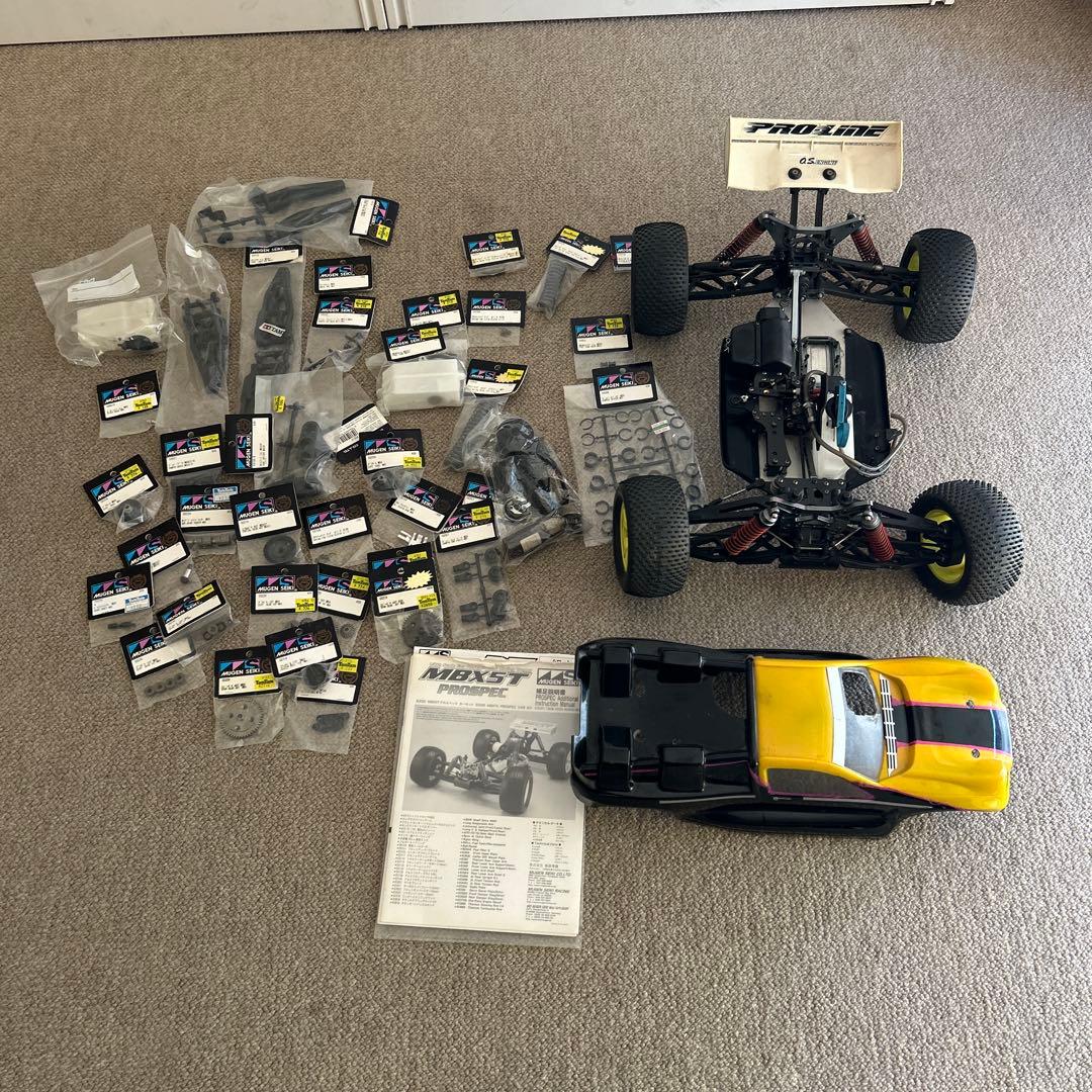 Mugen Seiki MBX5Tエンジンカー