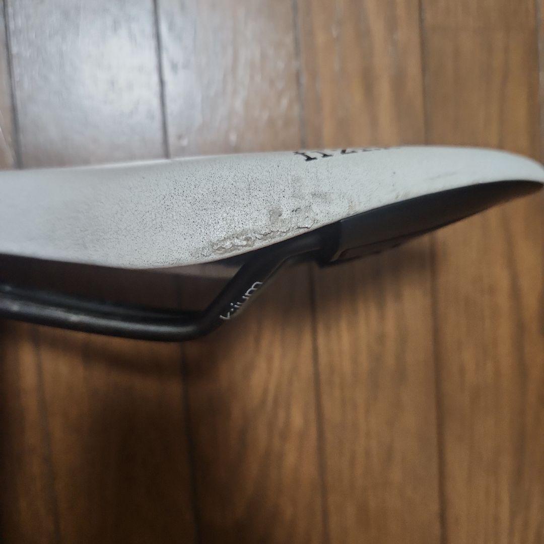 フィジーク アリオネ R3 OPEN kiumレール forスネーク サドル