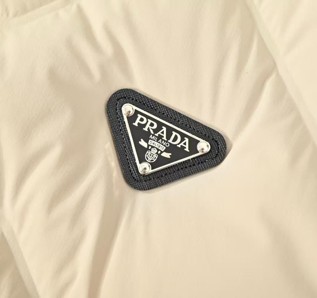 ホワイト ダイヤキルティング ダウンジャケット