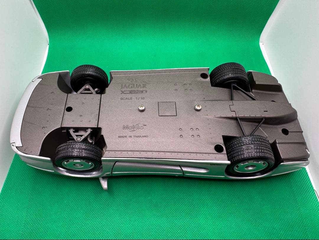 Jaguar XJ220 シルバー 1/18スケール