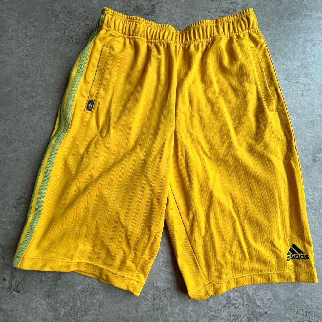 アディダス 爽やか セットアップ ジャケット ハーフパンツ 万国旗タグ