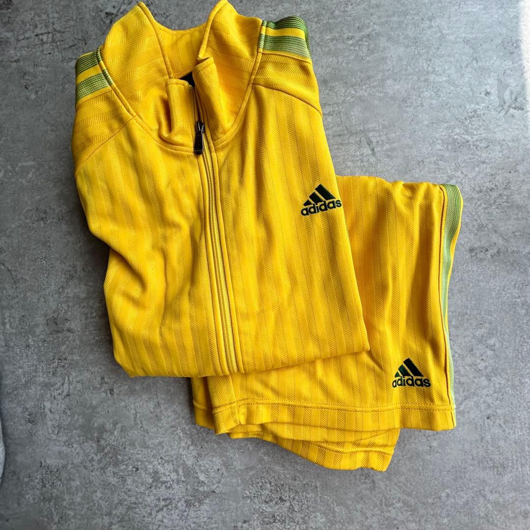 アディダス 爽やか セットアップ ジャケット ハーフパンツ 万国旗タグ