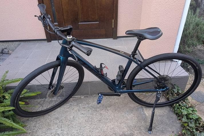 クロスバイク ダークブルー 700C　（TREK FX 4 Carbon）