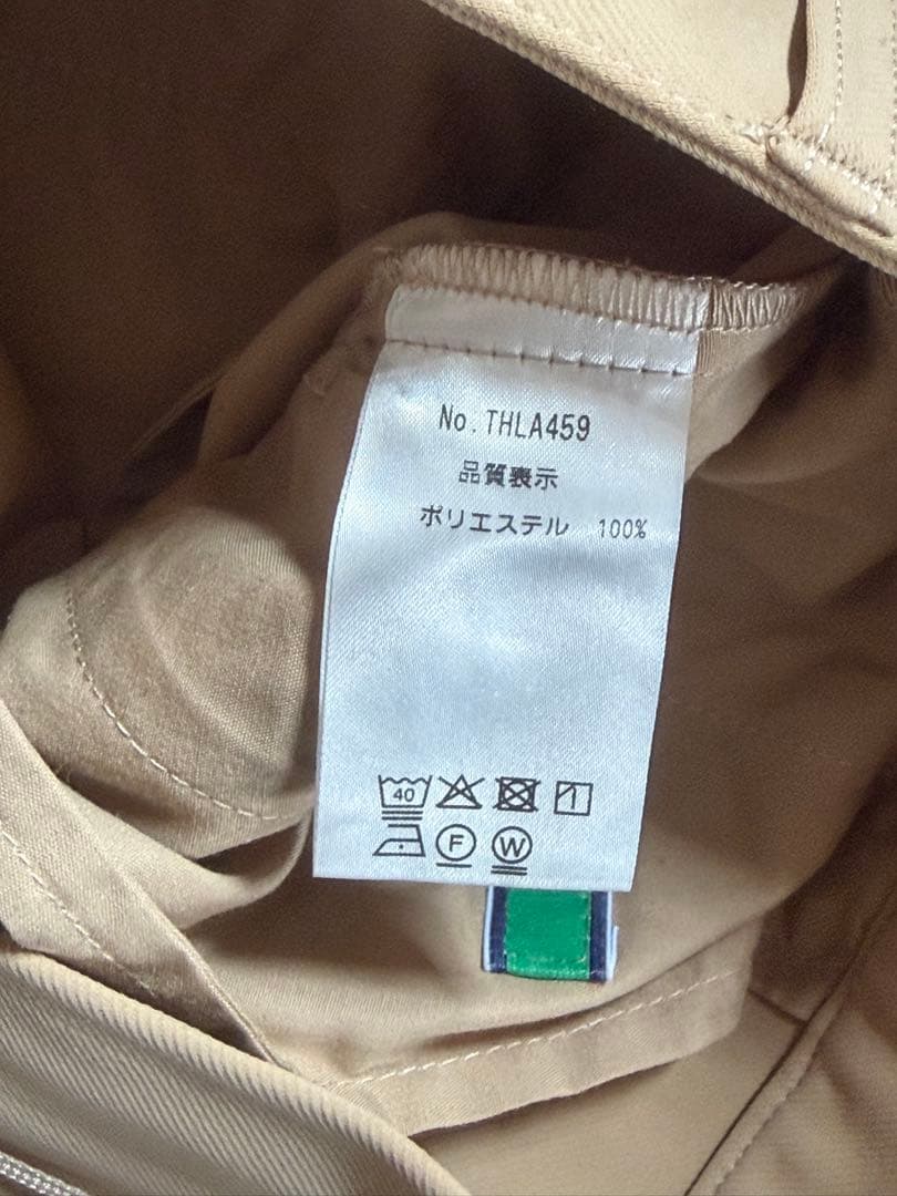 レディース、ゴルフパンツ ベージュ刺繍ロゴ、新品タグ付き！