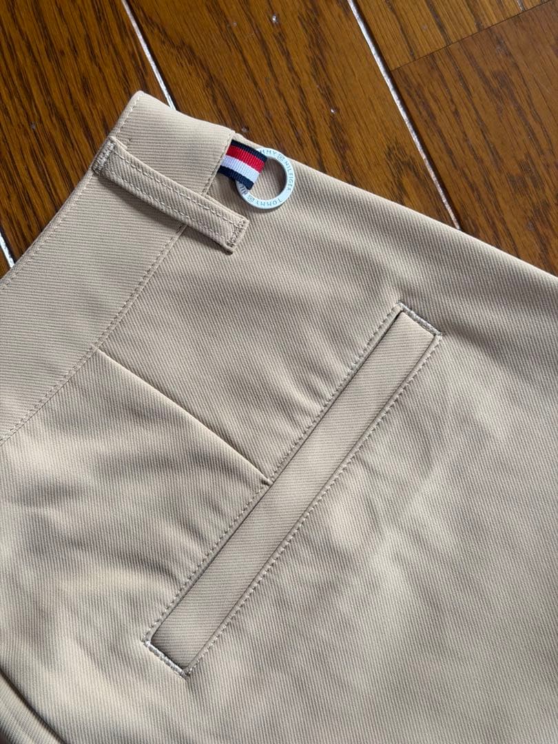 レディース、ゴルフパンツ ベージュ刺繍ロゴ、新品タグ付き！