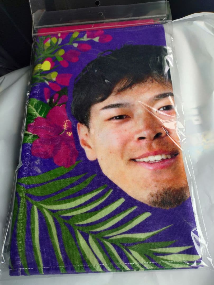 阪神　沖縄　佐藤輝明選手　ユニフォーム＋タオル