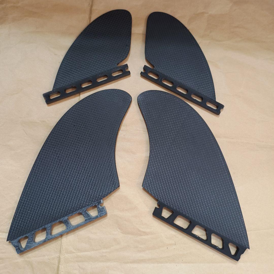 カーボン　クワッドフィン　フューチャーフィン対応　ツインフィン　リアフィン
