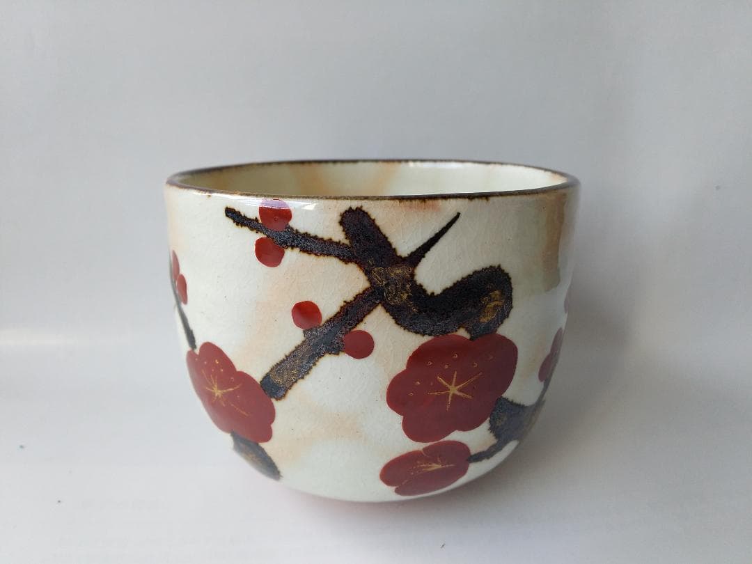 一三窯 北風一三 紅梅茶碗 共箱 栞 茶道具 抹茶碗 新品 未使用 です。