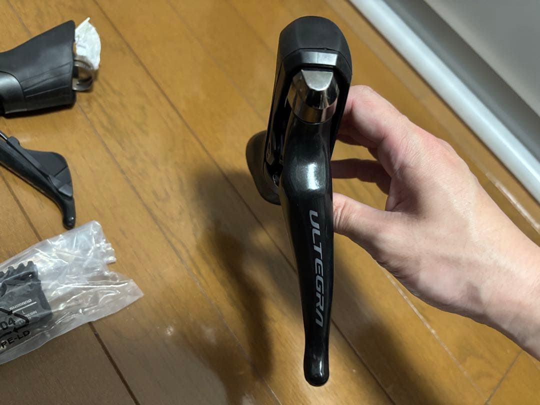 シマノULTEGRA ST-R8020 油圧キャリパーと sti 11速