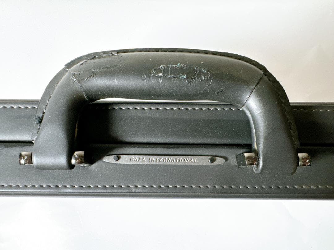 レザーアタッシュケース　丸井で購入・縁と取っ手に傷があります