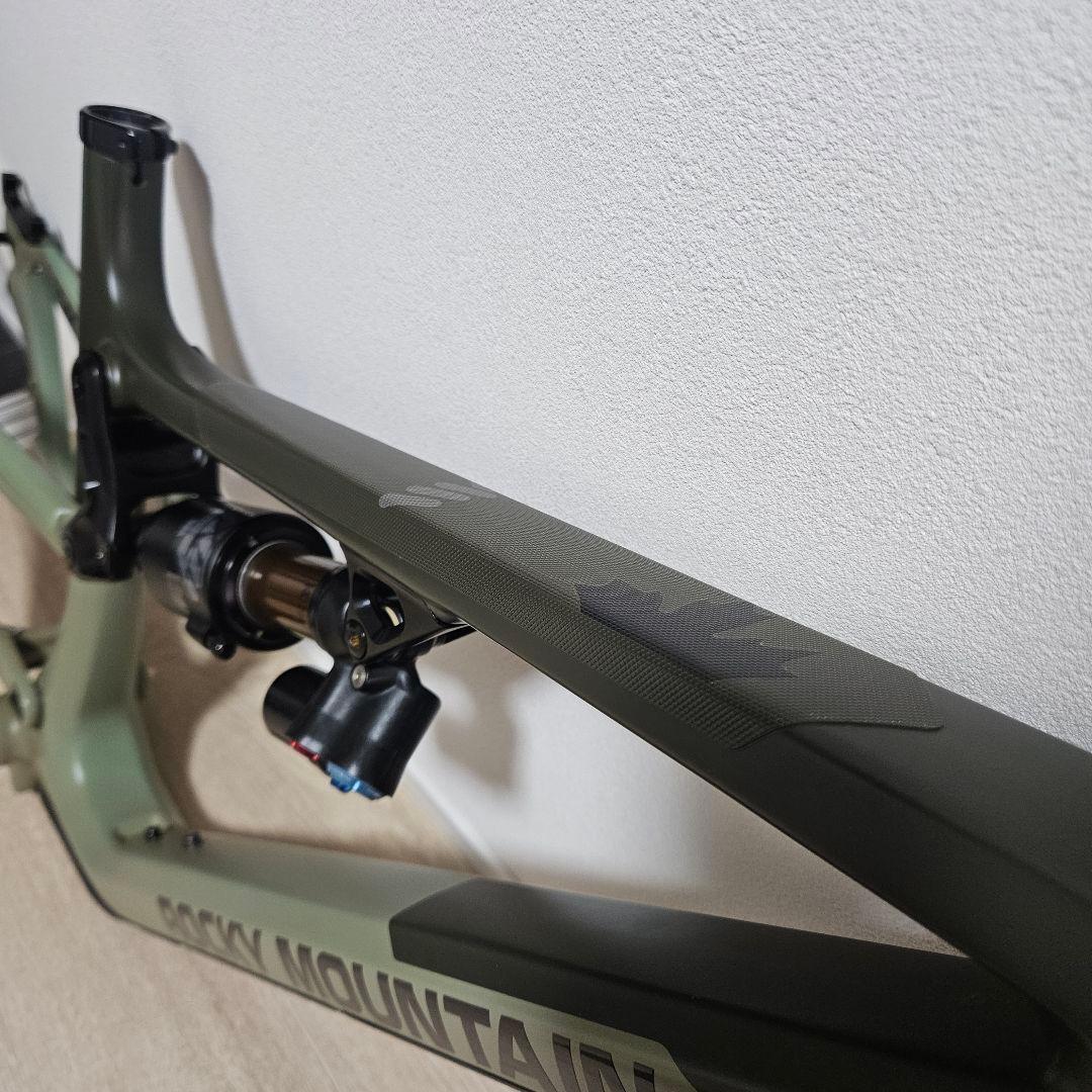 Mサイズ Altitude Carbon rockymountain