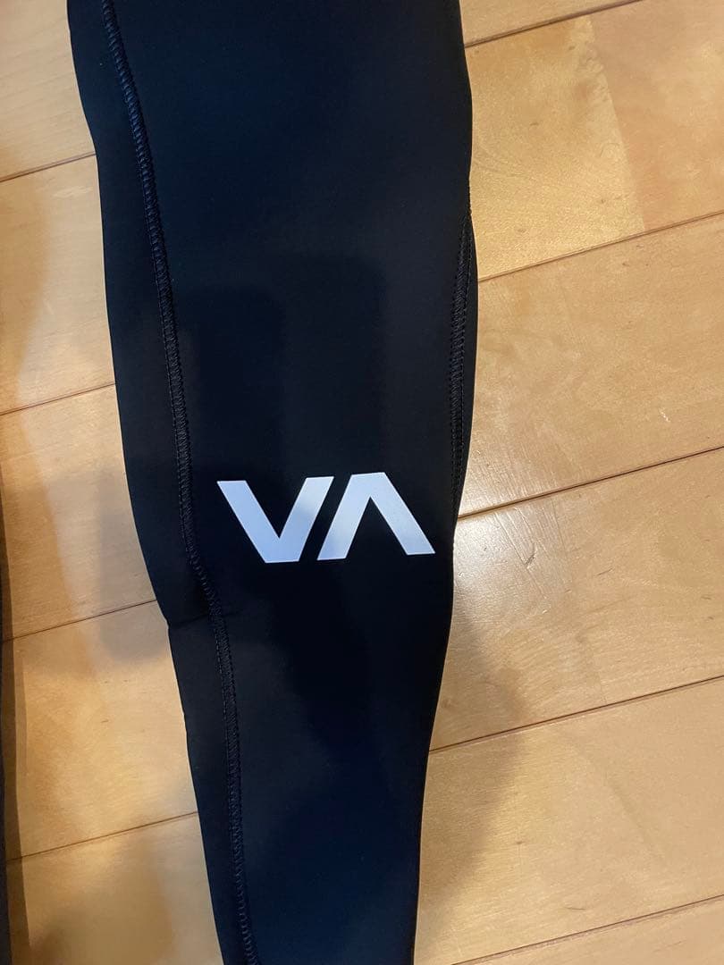 や*す様 【期間セール】RVCAルーカ ブラック フルスーツ　サイズＭＬ 3ミリ