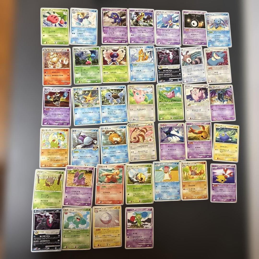 ポケモン フィギュア 約100体と、古いポケモンカード