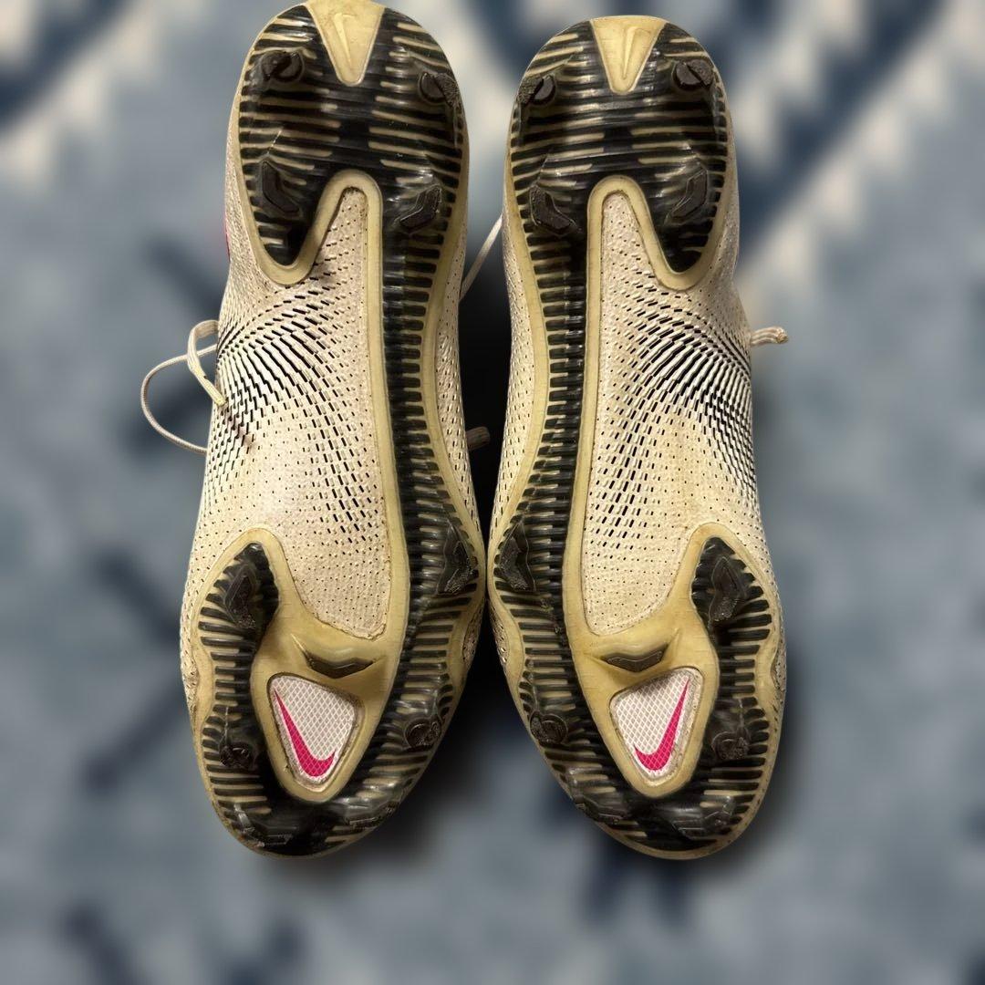 Nike サッカースパイク　FG ファントムGT ホワイト/ピンク