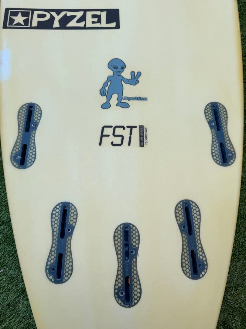 【シェイプ工場で全て補修済み】ファイヤーワイヤーサーフボード　パイゼリアン