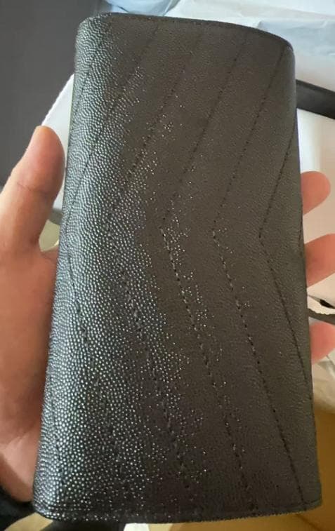 イヴ・サンローラン エンボス加工 ブラックレザー 折りたたみ財布サイフ