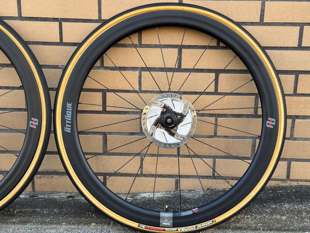 グストアタッキ　カーボンホイールディスク　ロータータイヤセット　ロードバイク