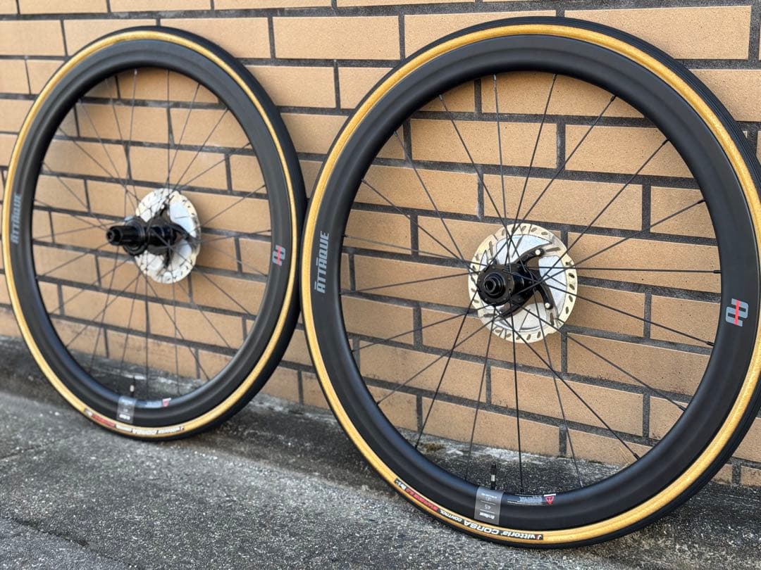 グストアタッキ　カーボンホイールディスク　ロータータイヤセット　ロードバイク