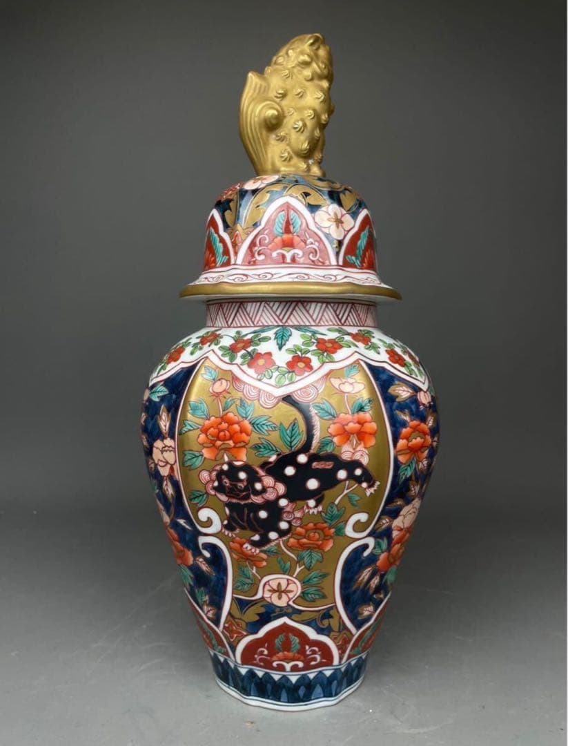 古伊万里 沈香壺 獅子摘 金彩色絵 牡丹獅子図 獅子鈕蓋付大壷 沈香壷