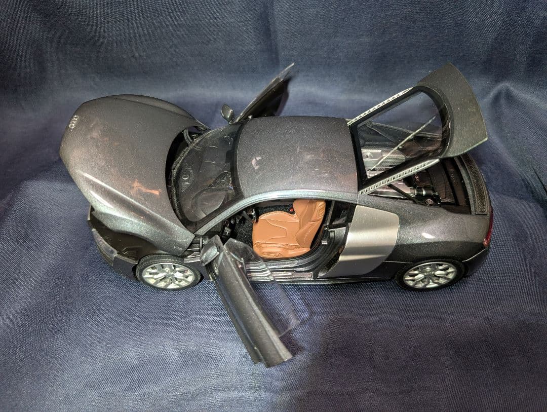 京商　1/18 Audi R8 5.2 FSI quattro 難有り
