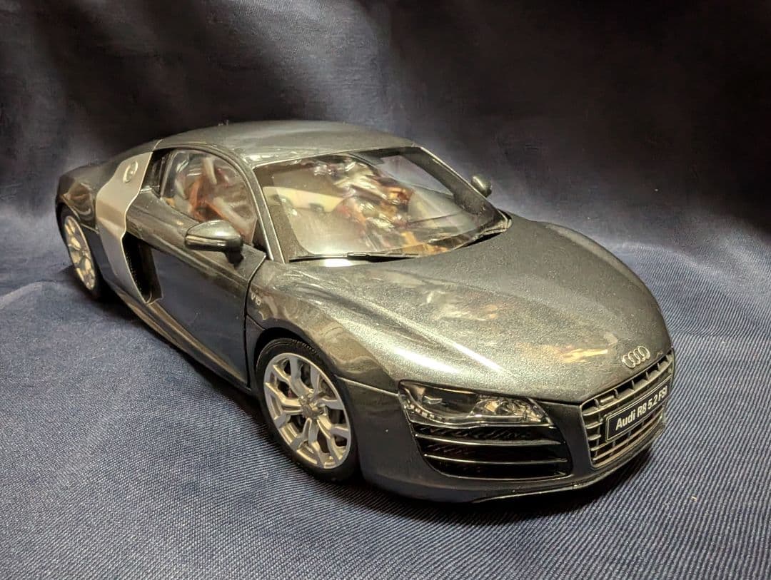 京商　1/18 Audi R8 5.2 FSI quattro 難有り