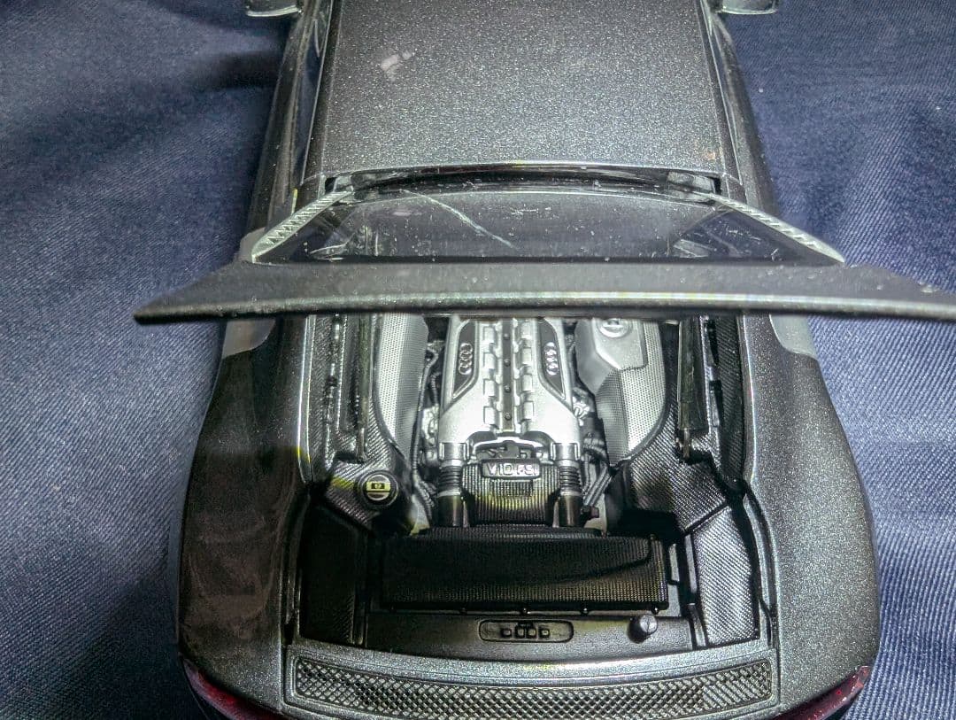 京商　1/18 Audi R8 5.2 FSI quattro 難有り