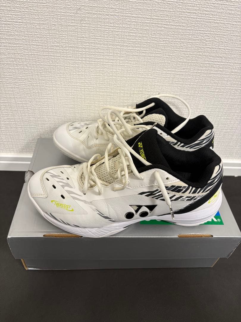 う。ヨネックス バドミントンシューズ パワークッション65Z ホワイト