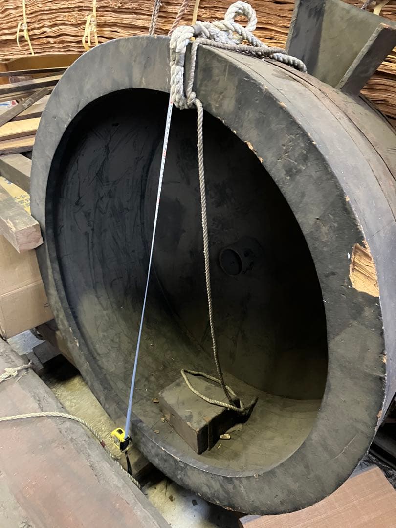 漆製造工程で使用する大きな桶　外径直径約110cm×約46cm