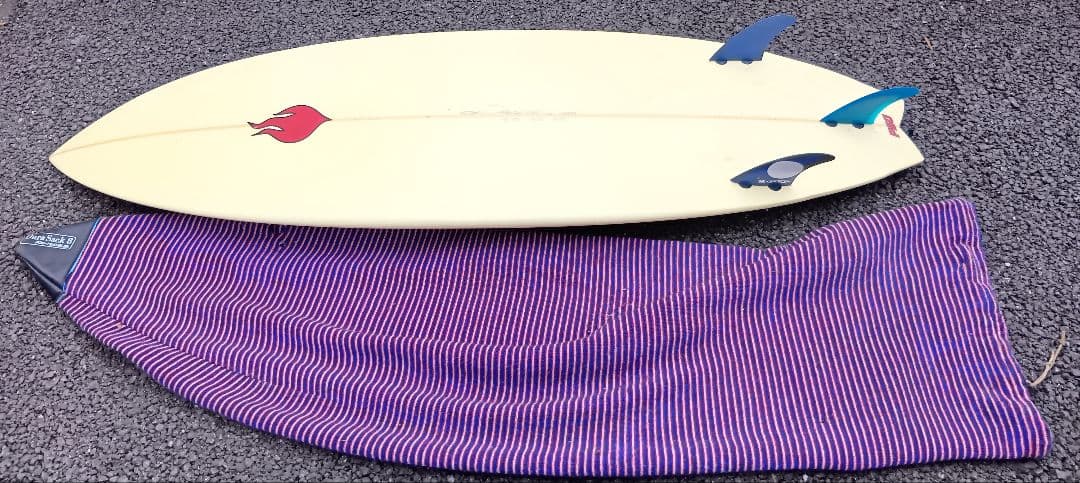 送料込みWALKERサーフボード 177cmニットケース付き
