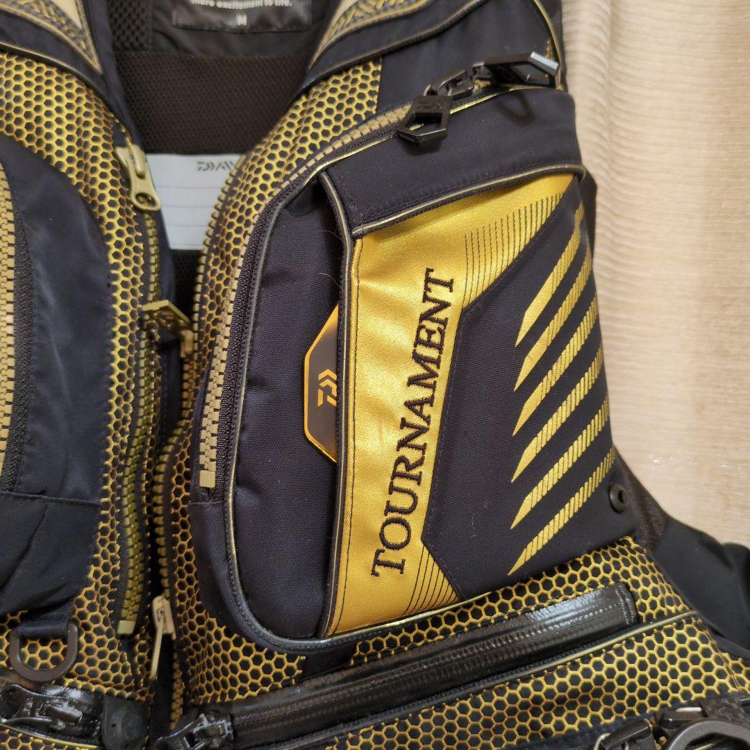 Daiwa Tournament ライフジャケットM 黒/金ダイワ　トーナメント