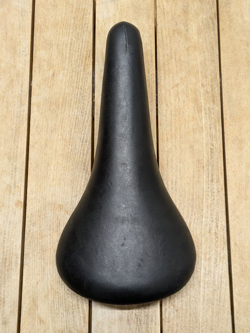 ３Ｔ／革張りシームレスサドル