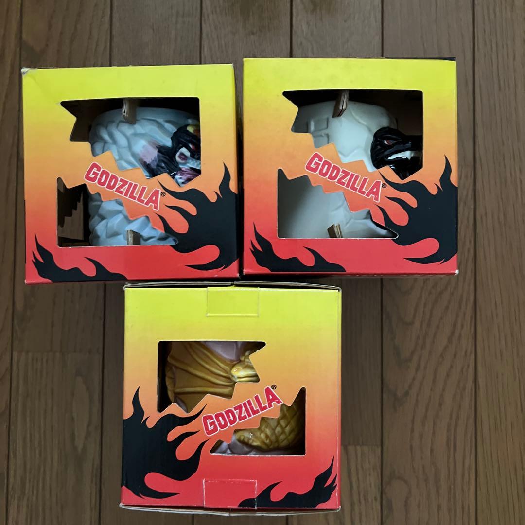 ゴジラ キングギドラ 2002フィギュア&陶器のマグカップ⭐︎4点セット