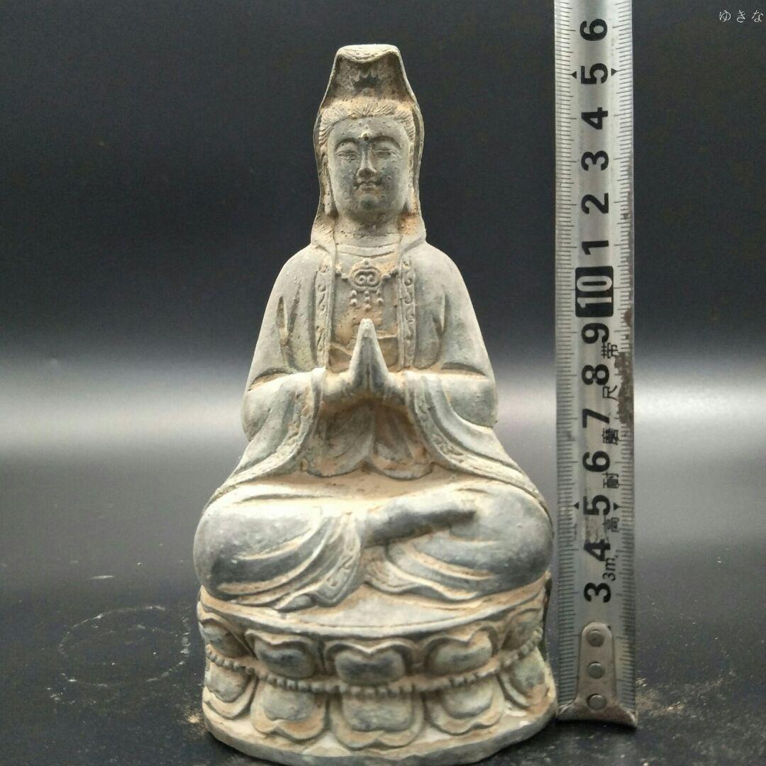 古玩工芸品の銅器は蓮観音に盤座して置物をします。