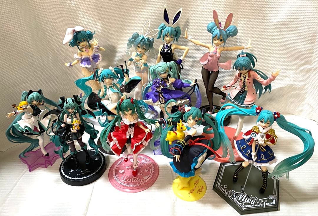 【中古品】　初音ミク　フィギュア　１２点　まとめ売り