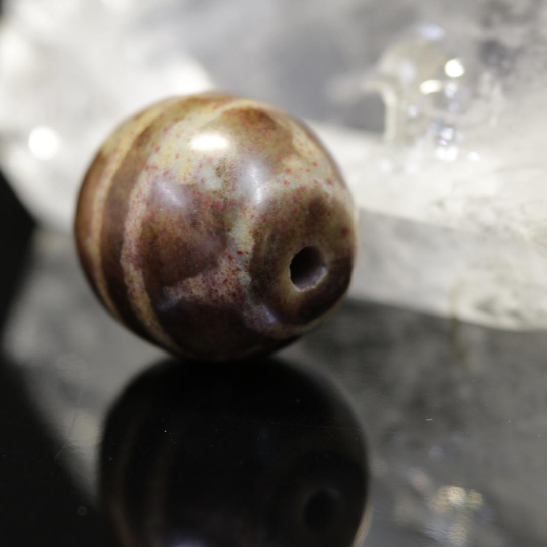 四線虎牙天珠：朱砂入り