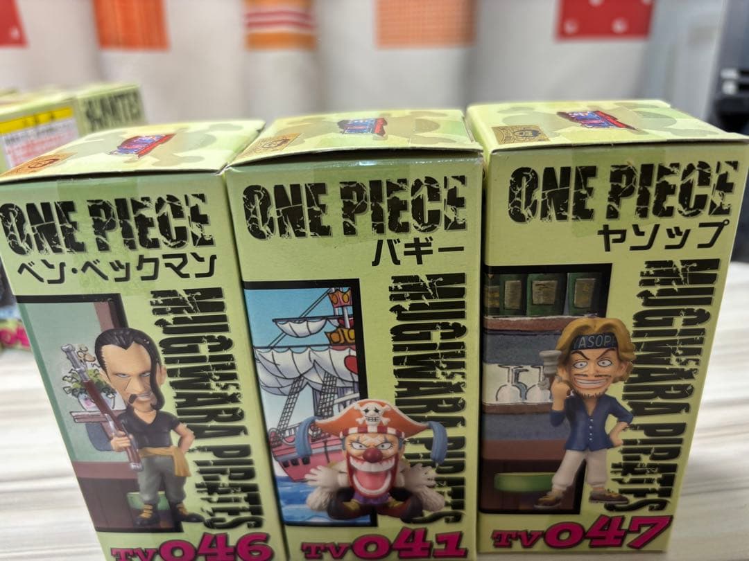 ワンピース　ワールドコレクタブルフィギュア