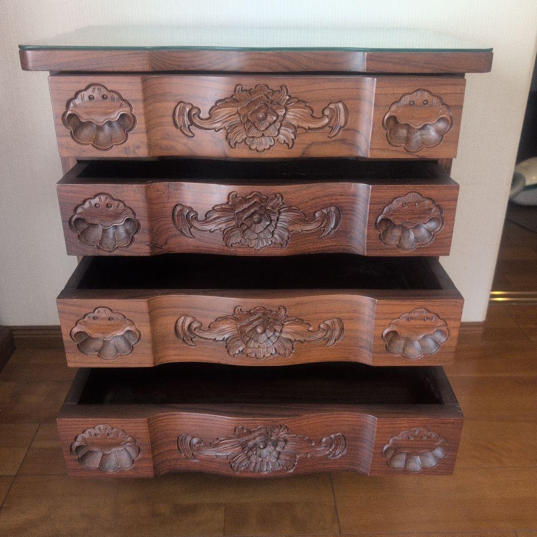 木製楕円形テーブルと6脚の椅子.引き出し棚