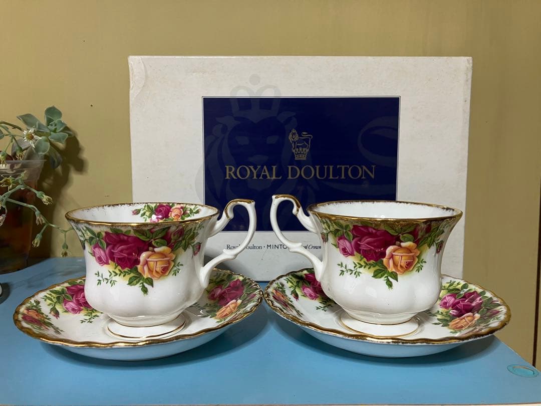 英国イギリス　ロイヤルアルバート　金彩　カップソーサー