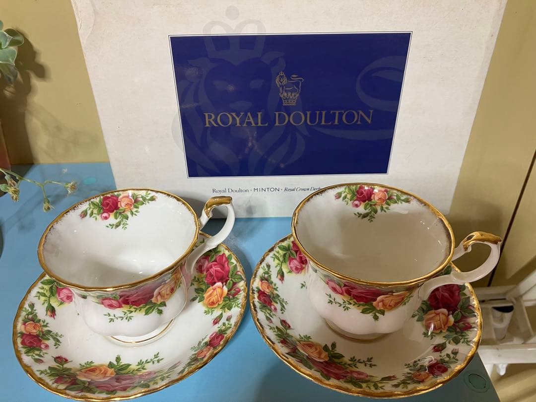 英国イギリス　ロイヤルアルバート　金彩　カップソーサー