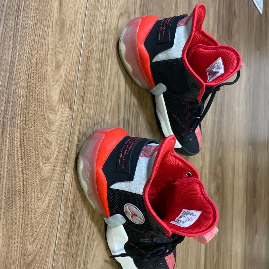 バスケットボールシューズ 黒/赤ジョーダン