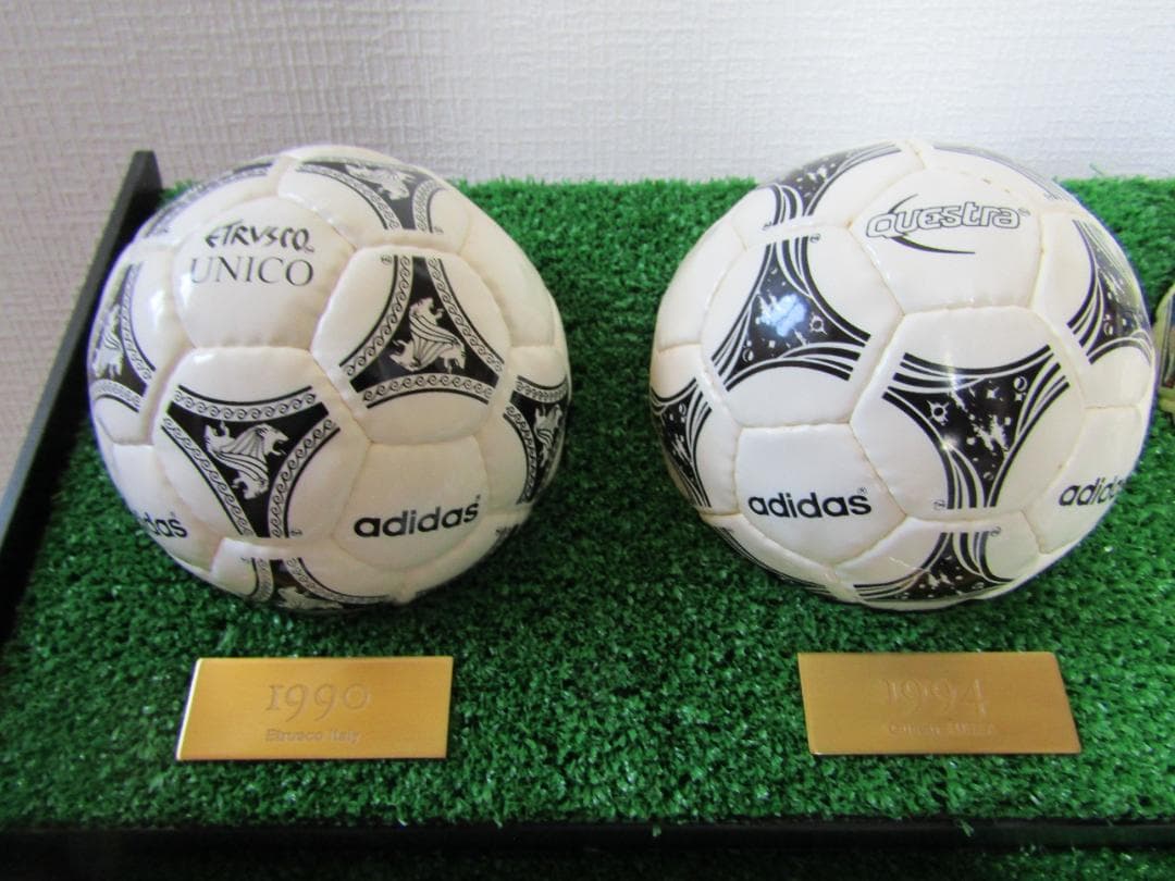 サッカーボール 1970-2002 adidas Historical Match Ball