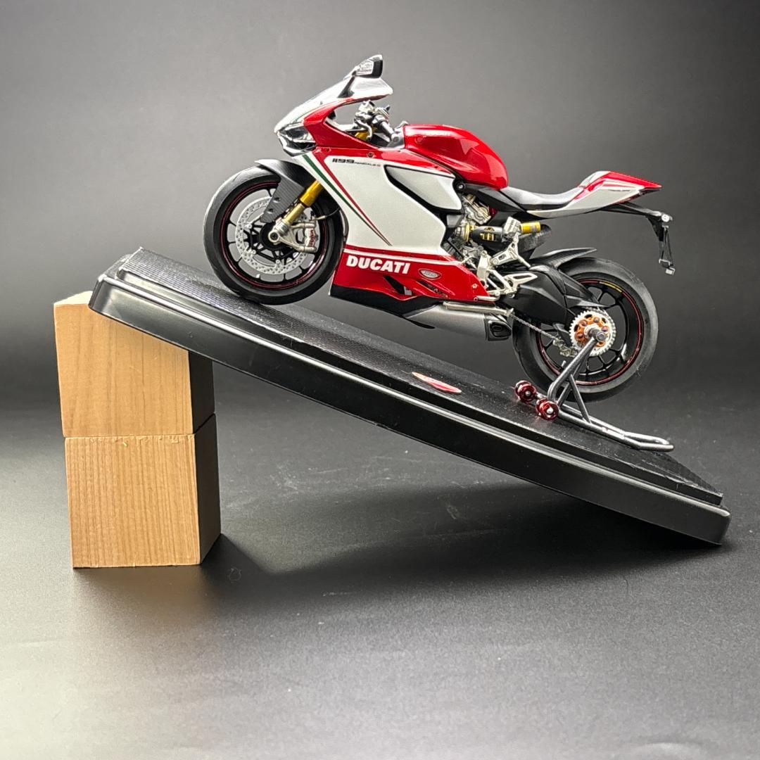 ドゥカティ 1199 パニガーレS トリコローレ（1/12組立完成品）