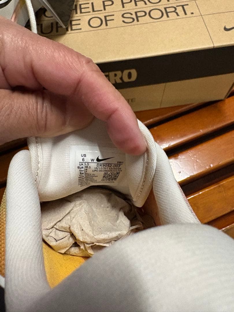 新品未使用ナイキ正規店購入の限定品24.0センチ