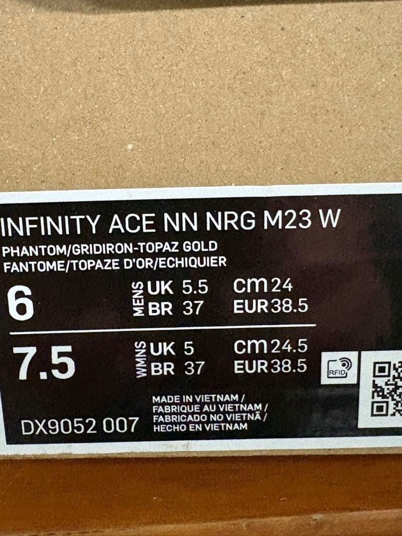 新品未使用ナイキ正規店購入の限定品24.0センチ