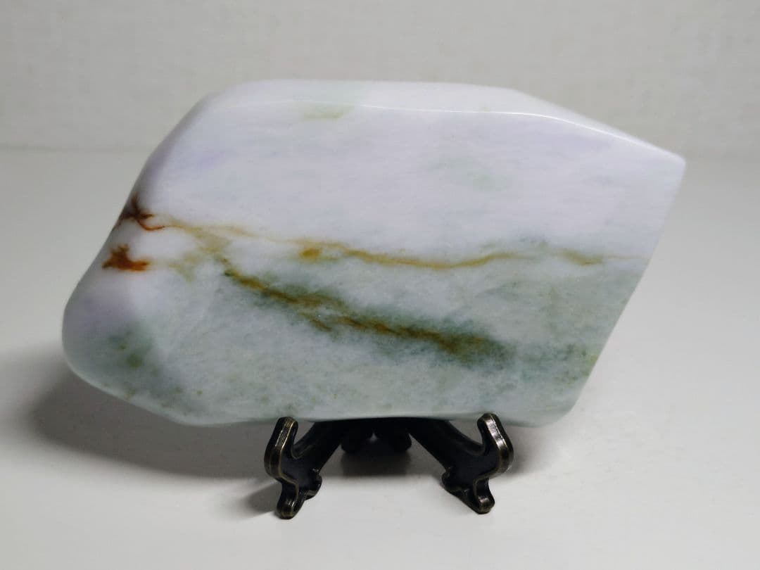 ラベ緑 282g 翡翠 ヒスイ 原石 鑑賞石 自然石 誕生石 鉱物 鉱石 水石