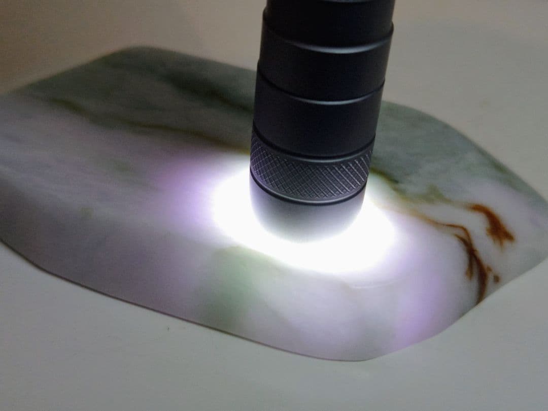 ラベ緑 282g 翡翠 ヒスイ 原石 鑑賞石 自然石 誕生石 鉱物 鉱石 水石